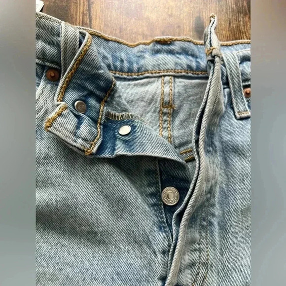 Levi’s | ladies 501 button fly Jean shorts. Size: 29 - Picture 3 of 16